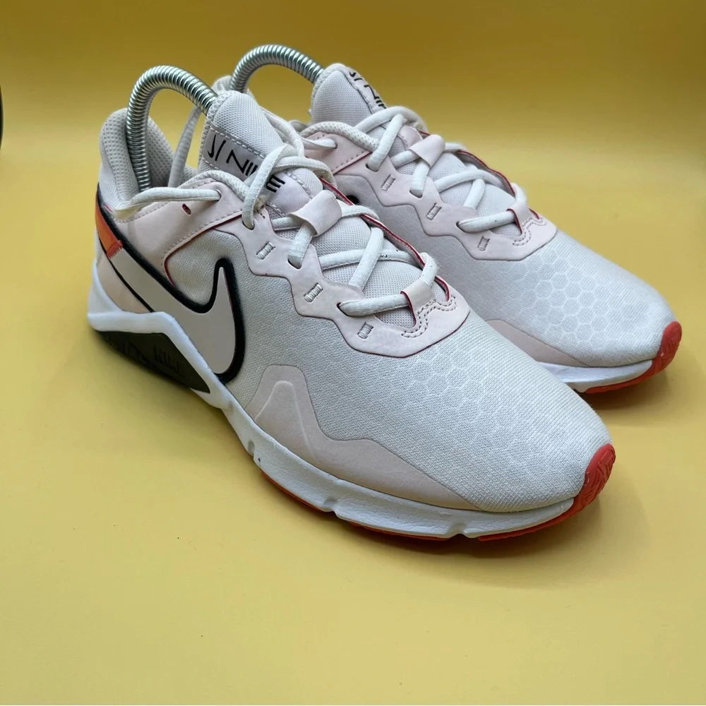 Nike‎ Legend Essential 2 Light Soft Pink